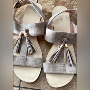 Mixx Shuz Metallic Gray Faux Suede Gladiator Tassel Sandals 8.5